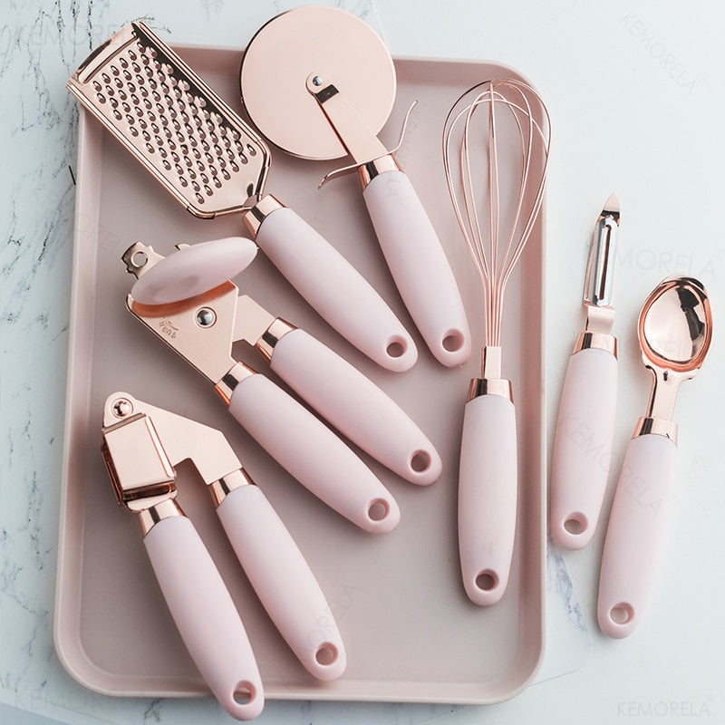 Rose gold kitchen gadget set